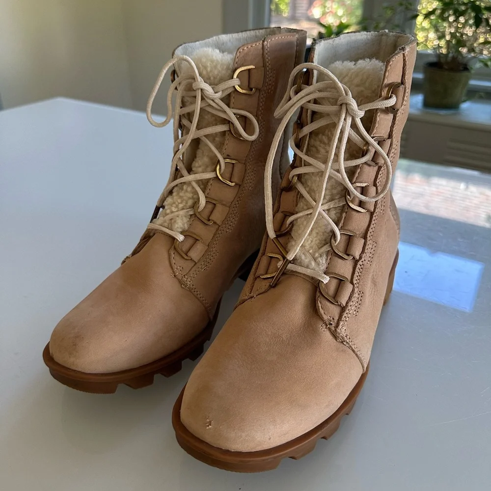 SOREL Phoenix Short Lace Lux Waterproof Boot Size 9 Natural Tan